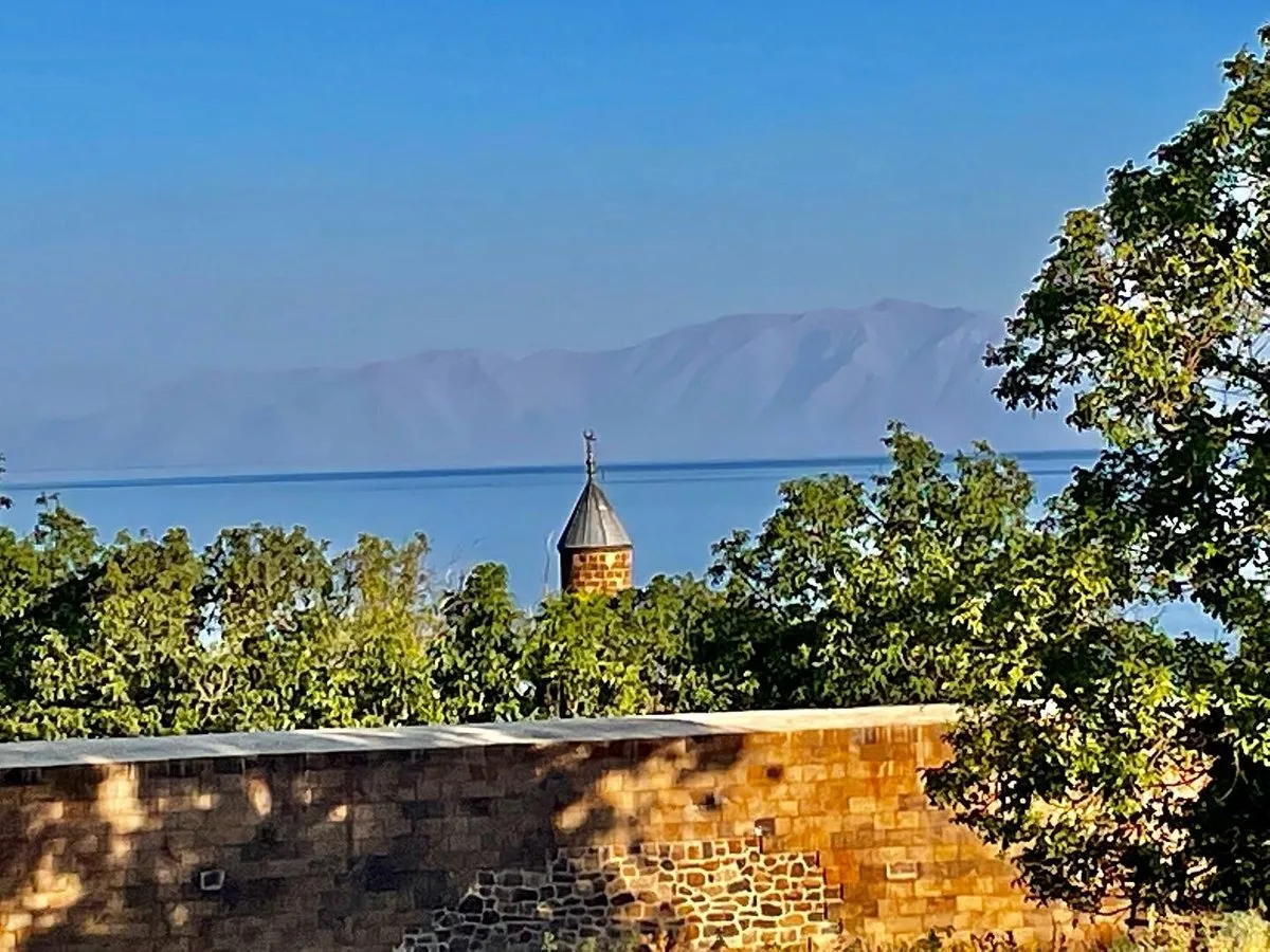 Ahlat Sahil Piknik Alanı