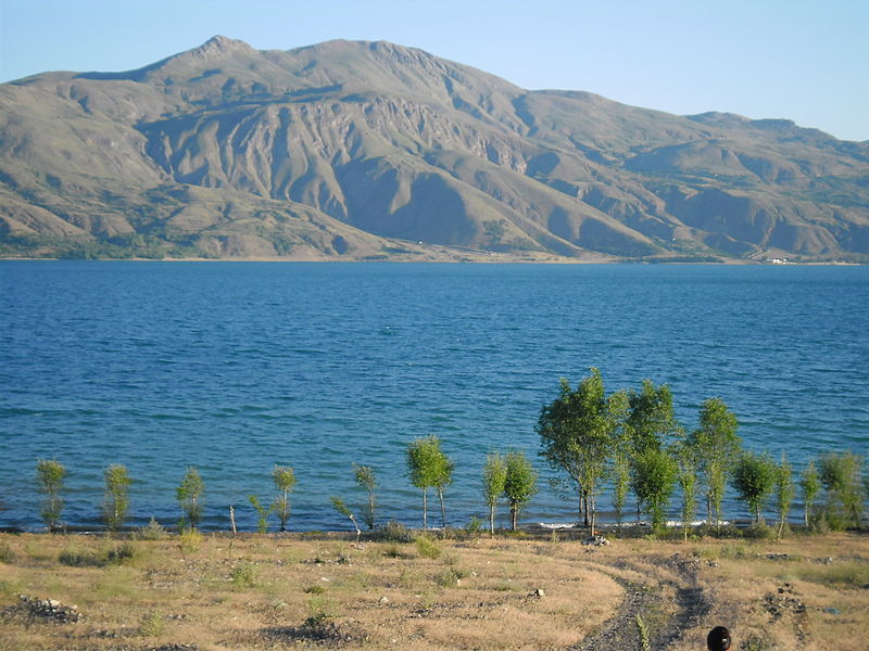 Hazar Gölü Piknik Alanı