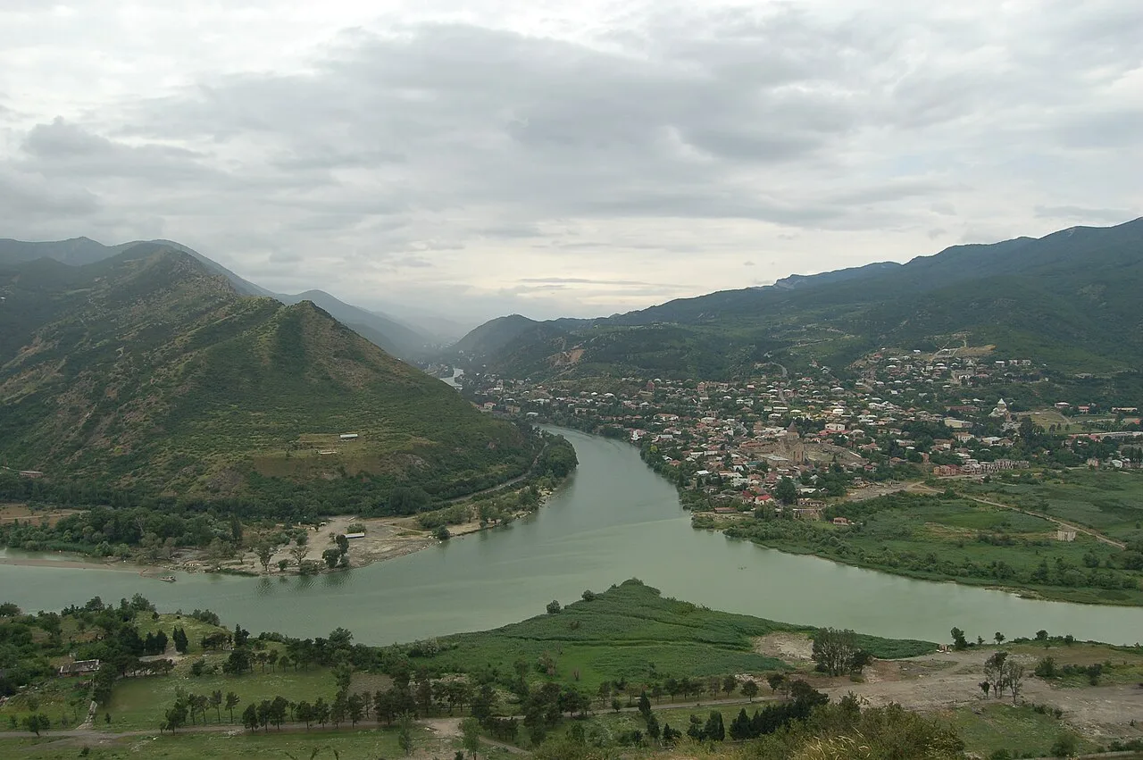 Kura Nehri Kenarı Piknik Alanı
